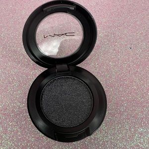 Mac pressed pigment eyeshadow “ prim, and proper”